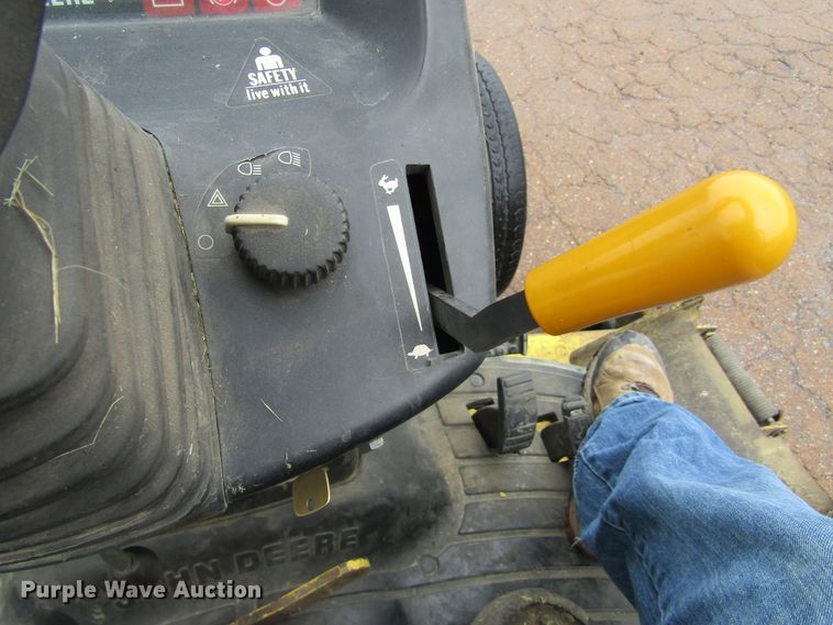 image for item IL9375 1999 John Deere 4300  tractor