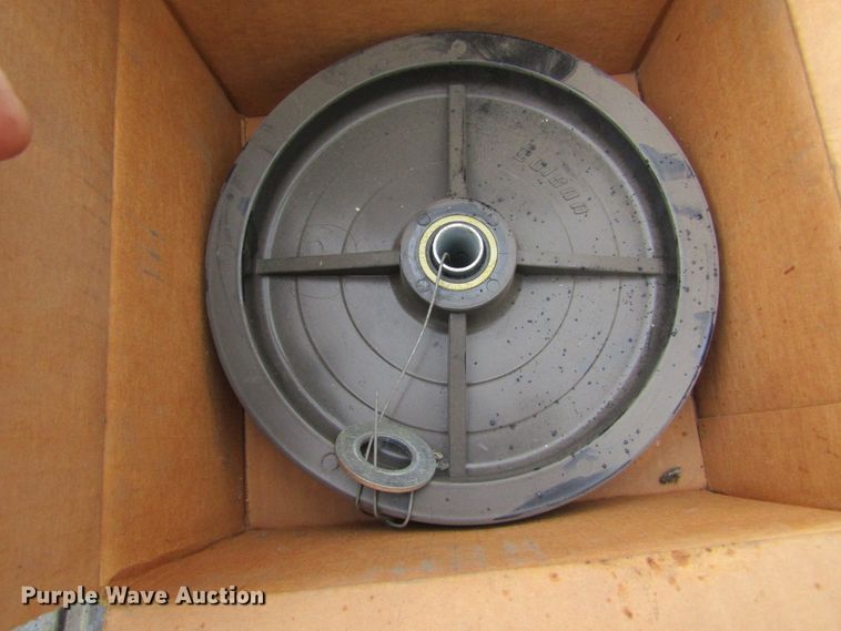 image for item IL9375 1999 John Deere 4300  tractor