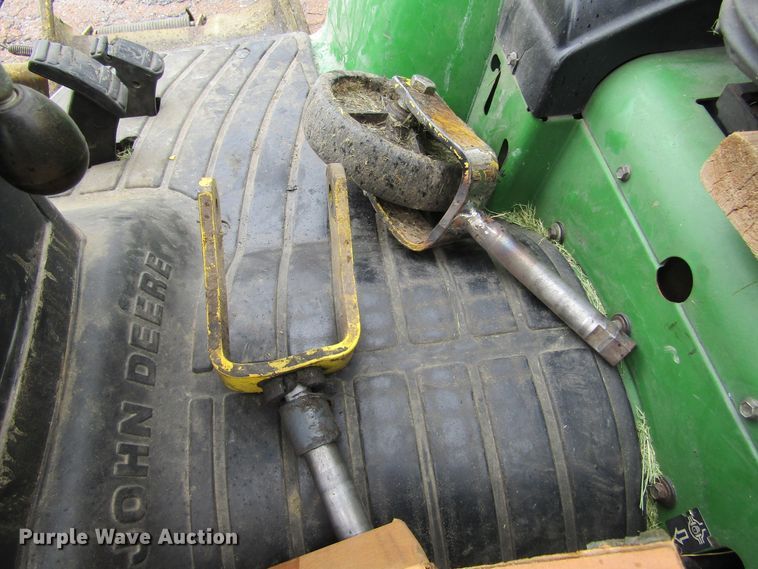 image for item IL9375 1999 John Deere 4300  tractor