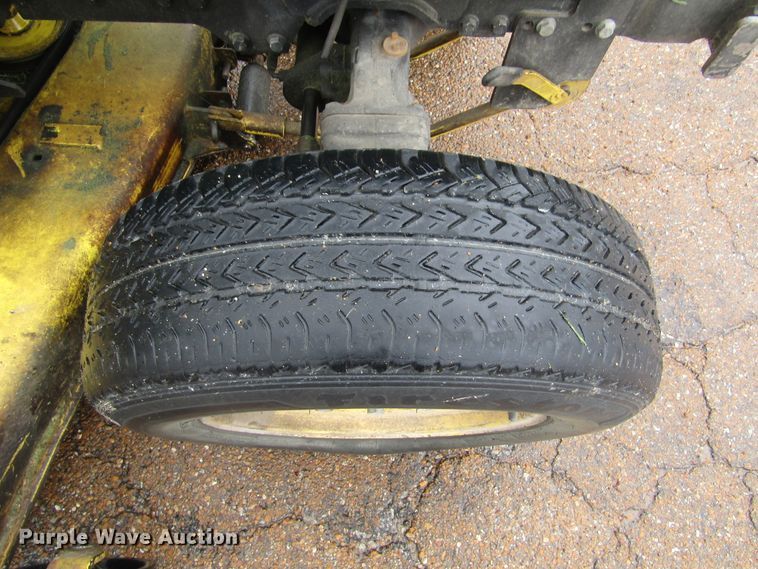 image for item IL9375 1999 John Deere 4300  tractor