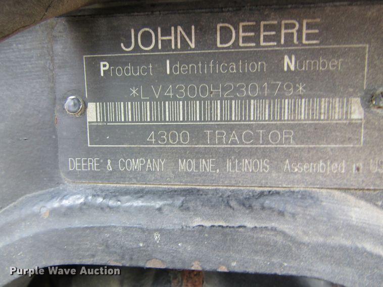 image for item IL9375 1999 John Deere 4300  tractor