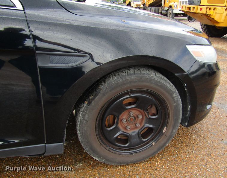 image for item IL9376 2013 Ford Taurus Police