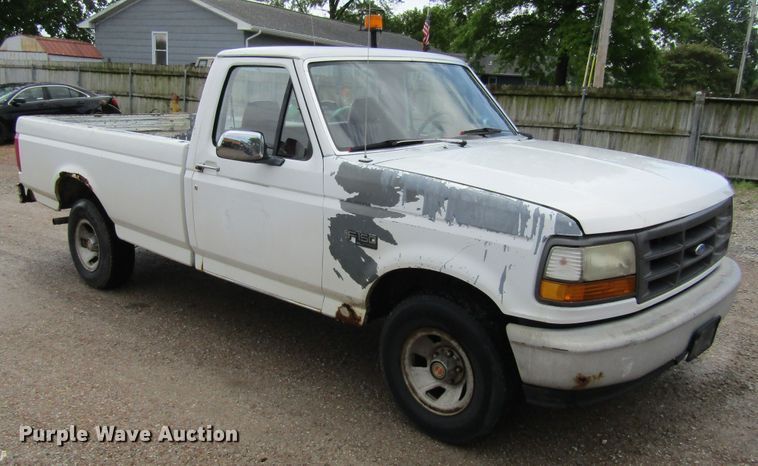 image for item IL9378 1993 Ford F150  pickup truck