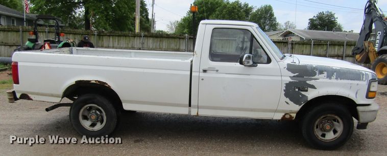 image for item IL9378 1993 Ford F150  pickup truck