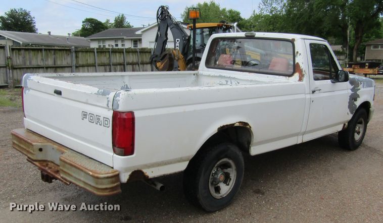 image for item IL9378 1993 Ford F150  pickup truck