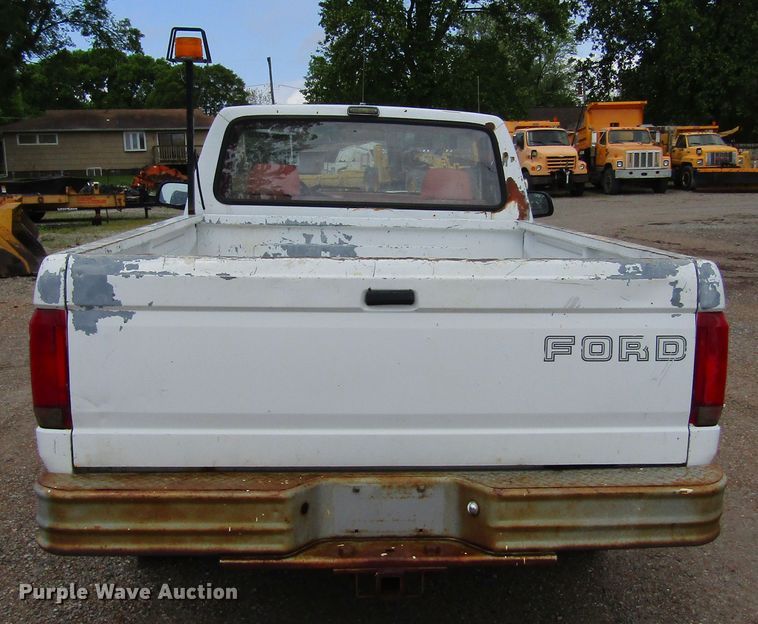 image for item IL9378 1993 Ford F150  pickup truck