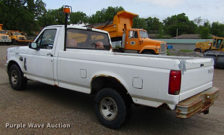image for item IL9378 1993 Ford F150  pickup truck