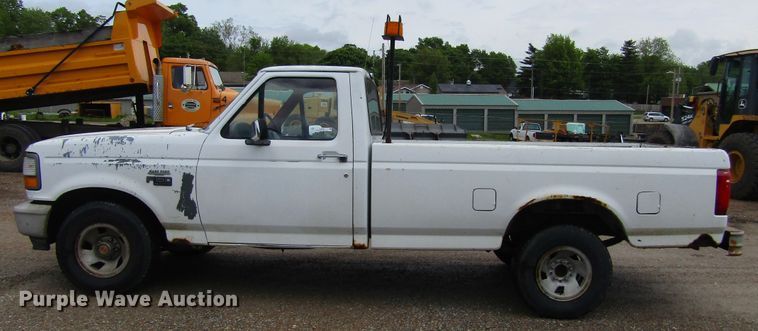 image for item IL9378 1993 Ford F150  pickup truck