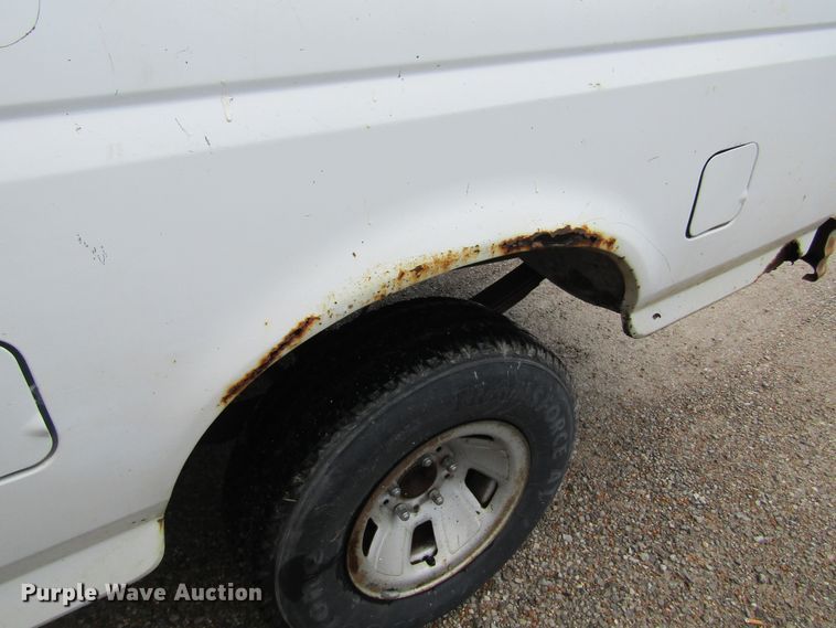 image for item IL9378 1993 Ford F150  pickup truck