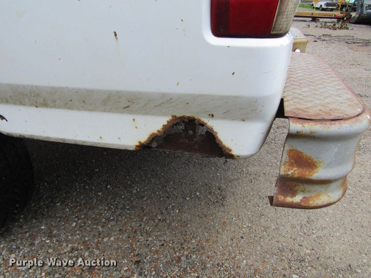 image for item IL9378 1993 Ford F150  pickup truck