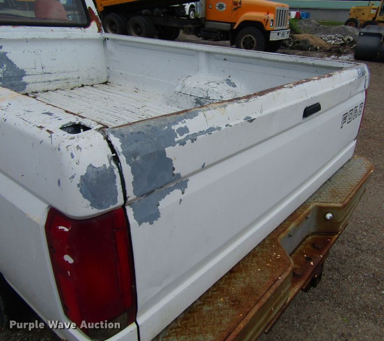image for item IL9378 1993 Ford F150  pickup truck