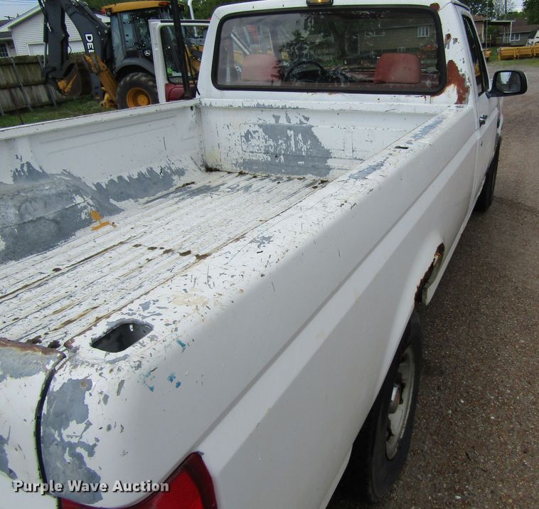 image for item IL9378 1993 Ford F150  pickup truck
