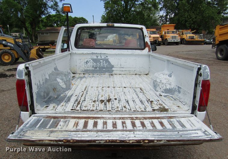 image for item IL9378 1993 Ford F150  pickup truck