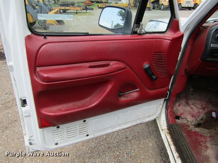 image for item IL9378 1993 Ford F150  pickup truck