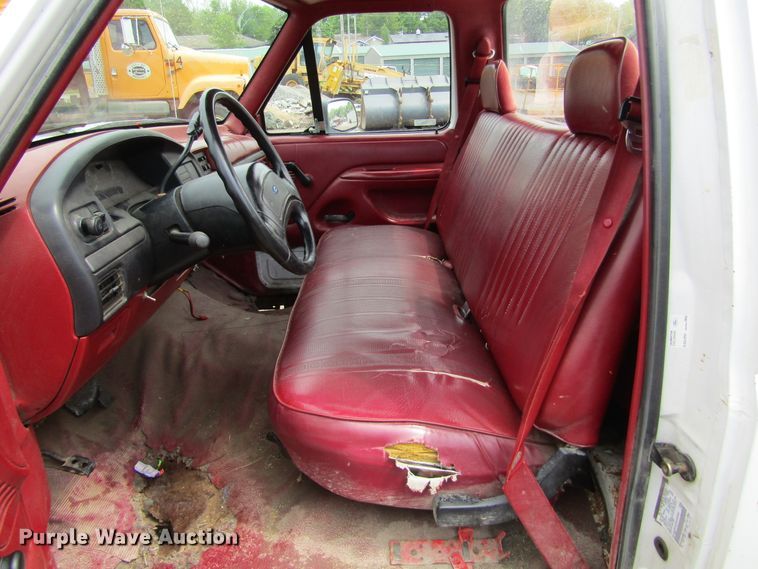 image for item IL9378 1993 Ford F150  pickup truck