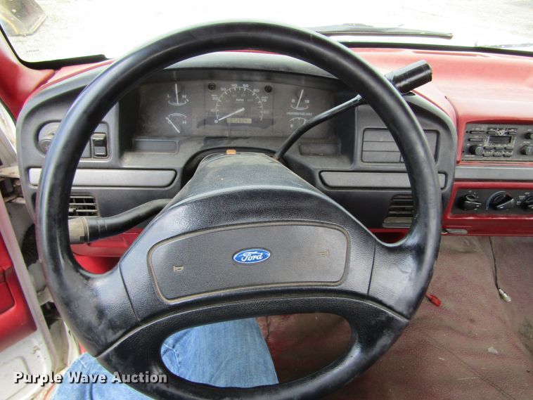 image for item IL9378 1993 Ford F150  pickup truck