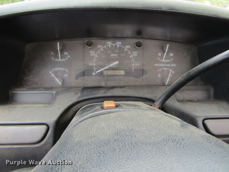 image for item IL9378 1993 Ford F150  pickup truck