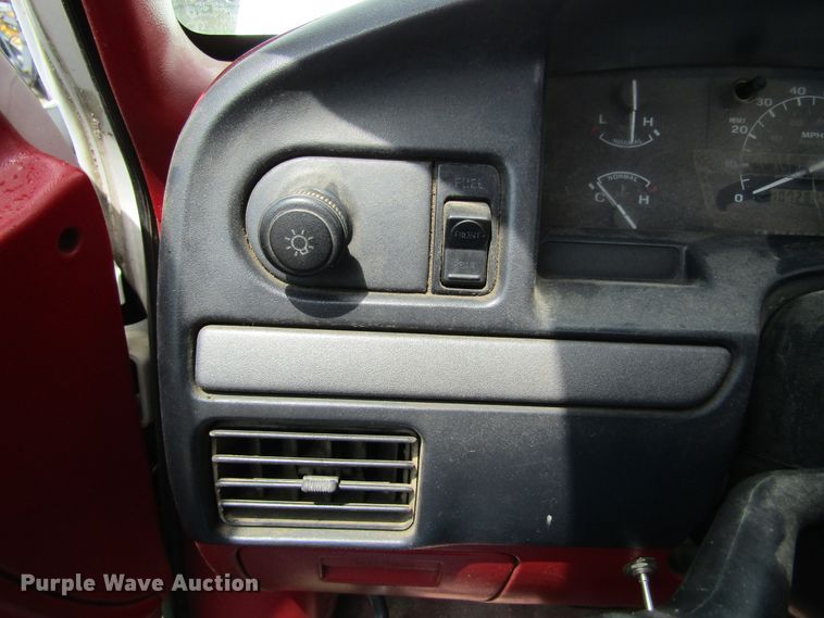 image for item IL9378 1993 Ford F150  pickup truck