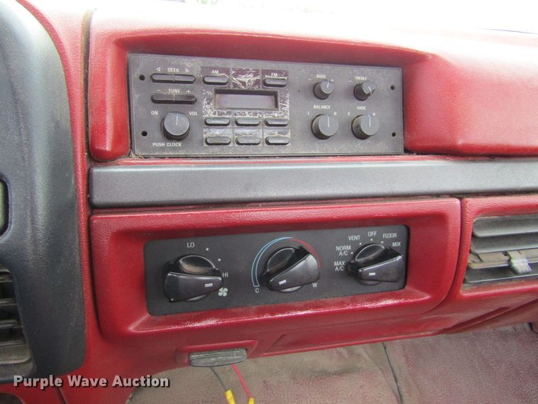 image for item IL9378 1993 Ford F150  pickup truck