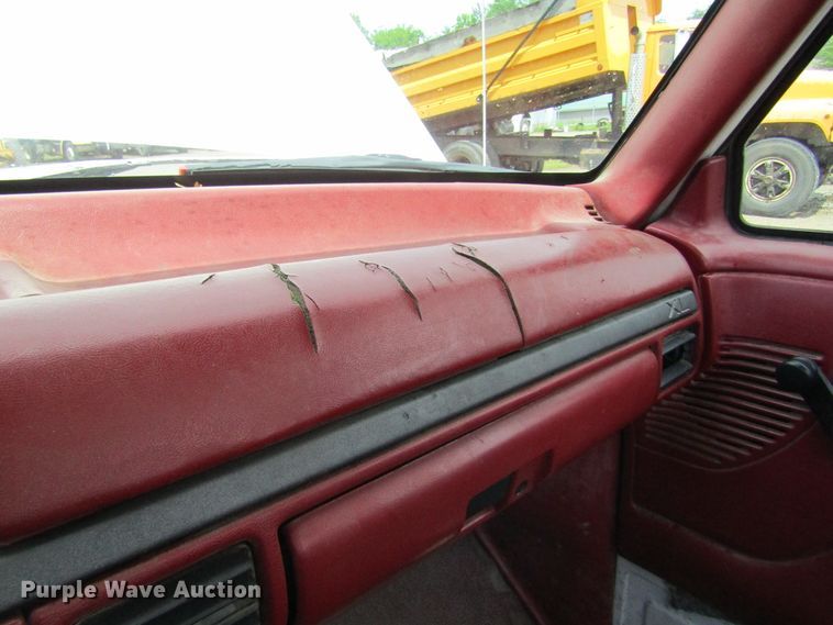 image for item IL9378 1993 Ford F150  pickup truck