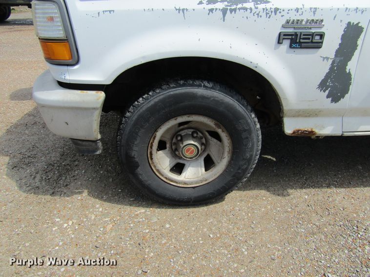 image for item IL9378 1993 Ford F150  pickup truck