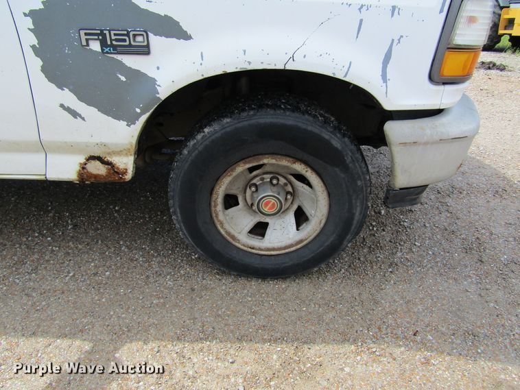 image for item IL9378 1993 Ford F150  pickup truck