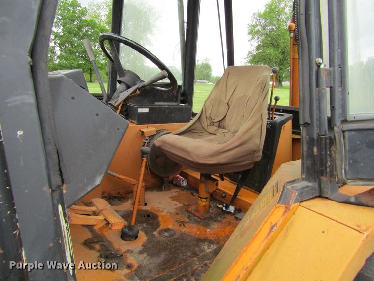 image for item IL9380 1982 Case 480D  backhoe
