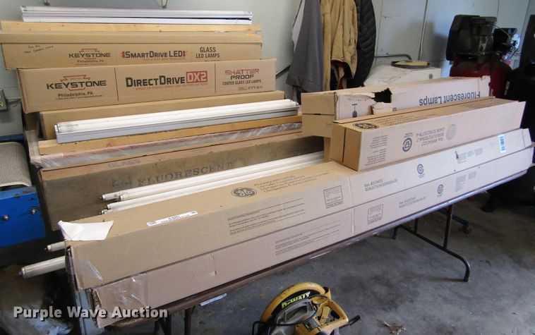 image for item IL9381 Assorted lightbulbs