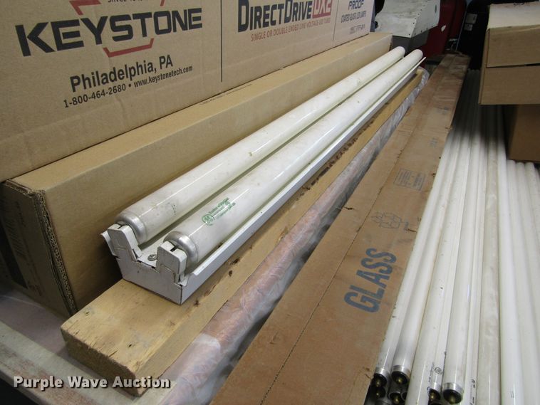 image for item IL9381 Assorted lightbulbs