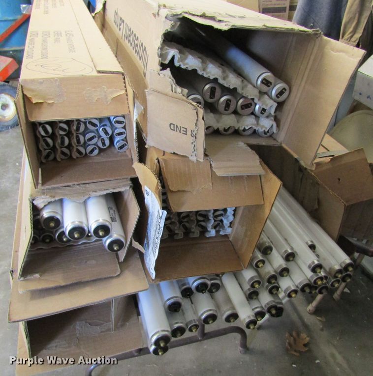 image for item IL9381 Assorted lightbulbs