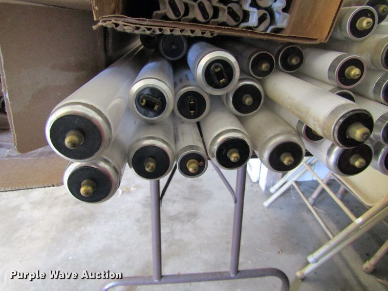 image for item IL9381 Assorted lightbulbs