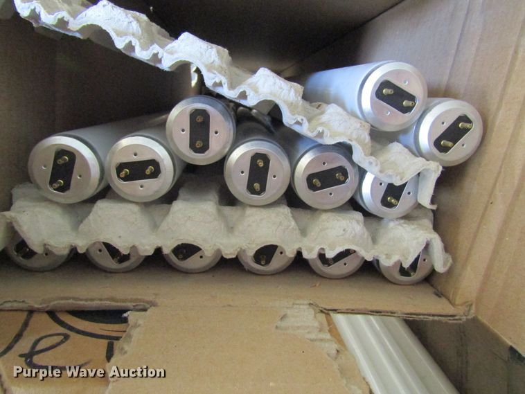 image for item IL9381 Assorted lightbulbs