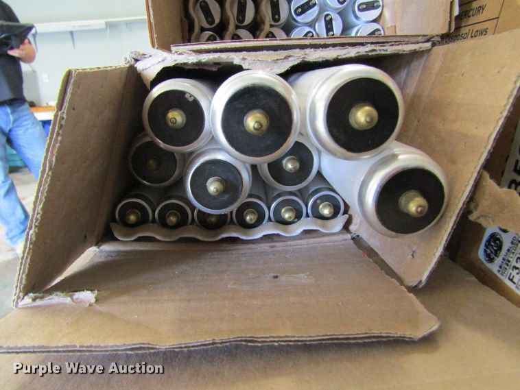 image for item IL9381 Assorted lightbulbs