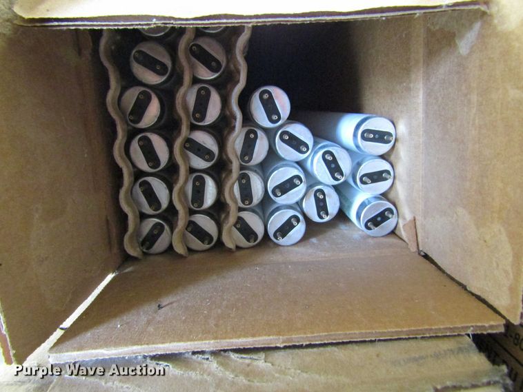 image for item IL9381 Assorted lightbulbs