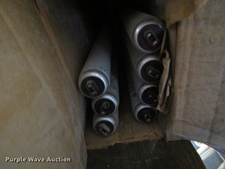 image for item IL9381 Assorted lightbulbs