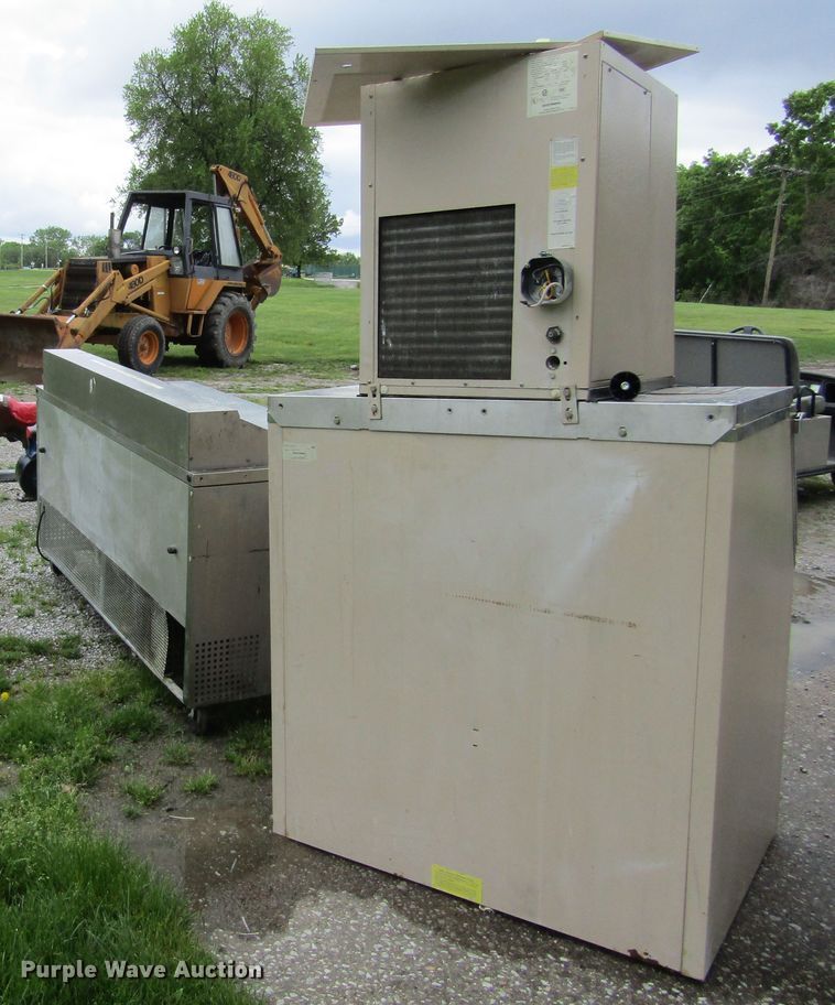 image for item IL9383 Ice machine and cooler