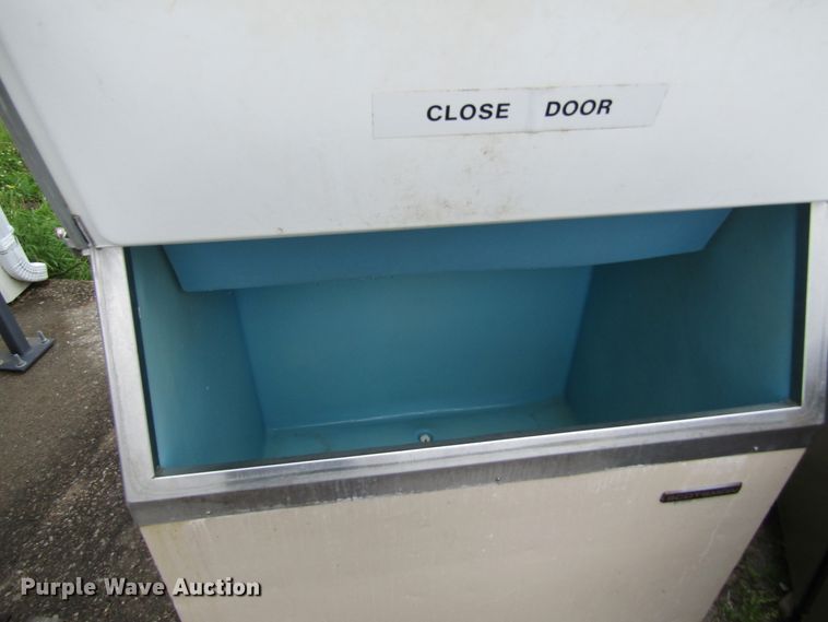 image for item IL9383 Ice machine and cooler