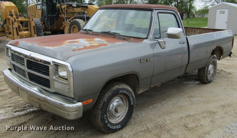 image for item IL9407 1992 Dodge Ram 150  pickup truck