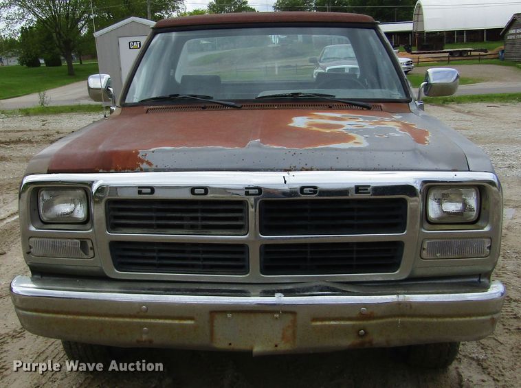 image for item IL9407 1992 Dodge Ram 150  pickup truck