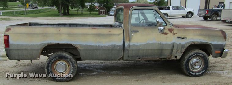 image for item IL9407 1992 Dodge Ram 150  pickup truck