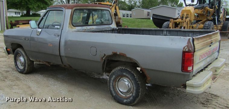 image for item IL9407 1992 Dodge Ram 150  pickup truck
