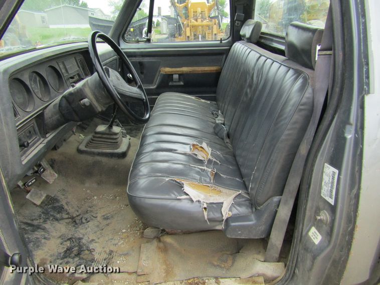 image for item IL9407 1992 Dodge Ram 150  pickup truck