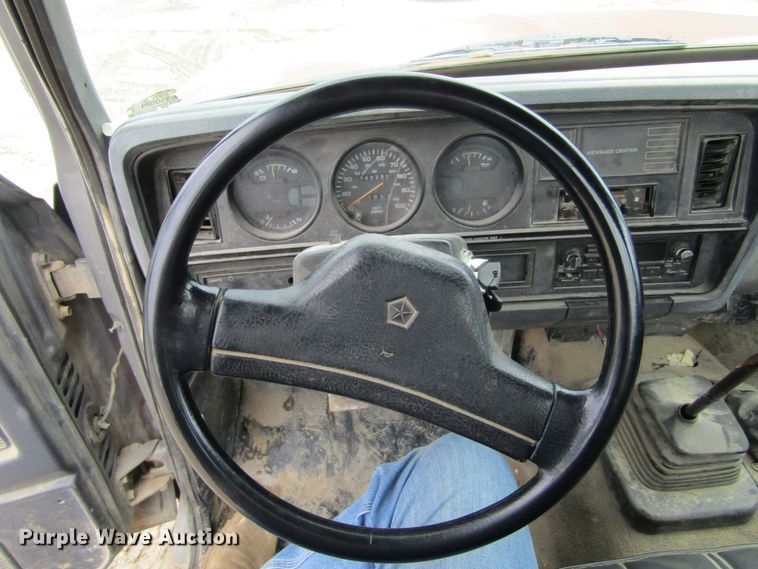 image for item IL9407 1992 Dodge Ram 150  pickup truck