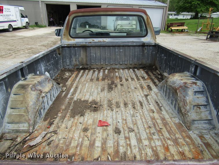 image for item IL9407 1992 Dodge Ram 150  pickup truck