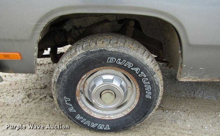 image for item IL9407 1992 Dodge Ram 150  pickup truck