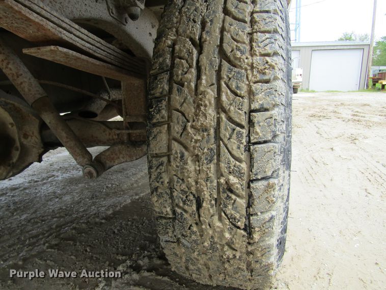 image for item IL9407 1992 Dodge Ram 150  pickup truck