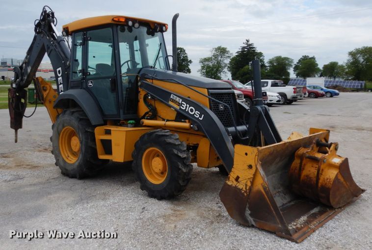 image for item IL9429 2011 John Deere 310SJ  backhoe
