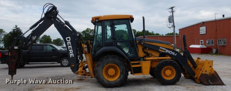 image for item IL9429 2011 John Deere 310SJ  backhoe