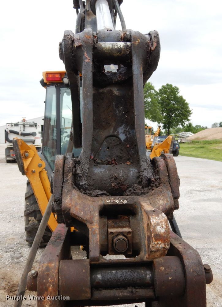 image for item IL9429 2011 John Deere 310SJ  backhoe