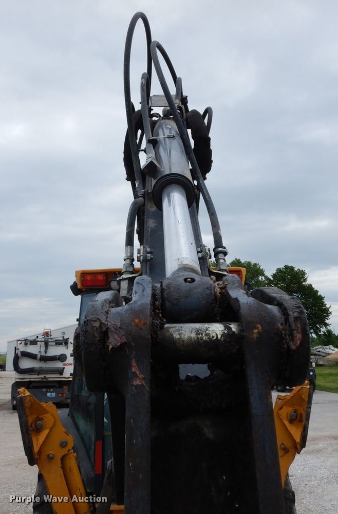 image for item IL9429 2011 John Deere 310SJ  backhoe